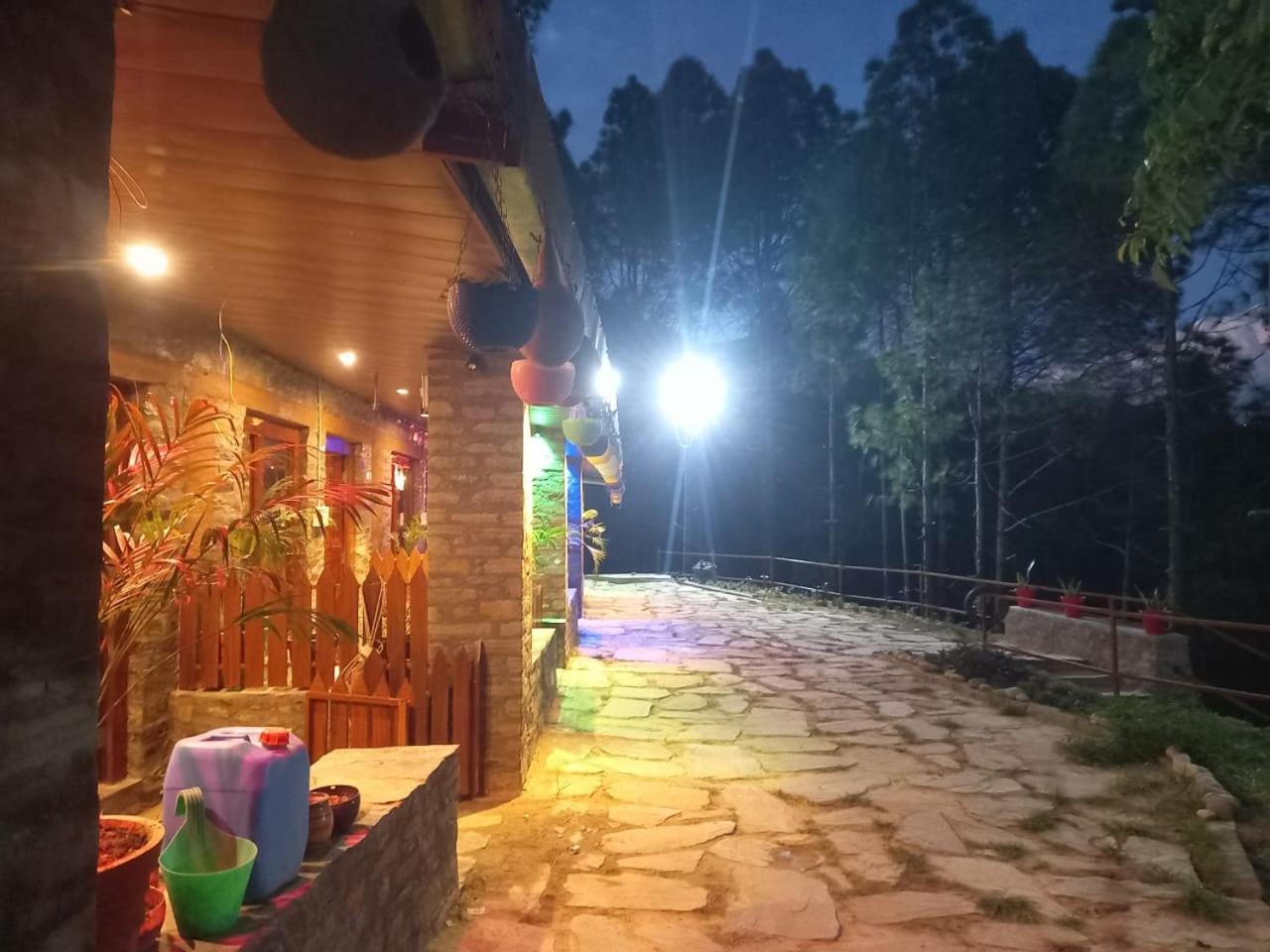 Nature Villaas Basa Homestay Pauri Exterior foto