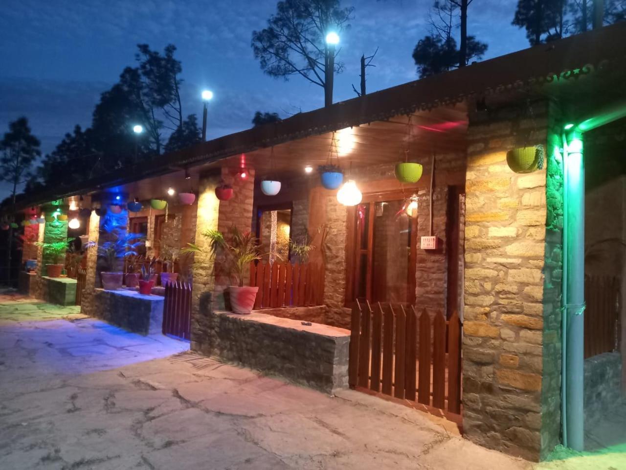 Nature Villaas Basa Homestay Pauri Exterior foto