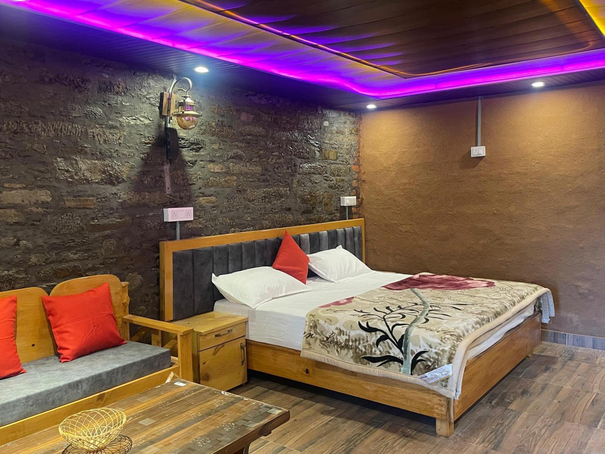 Nature Villaas Basa Homestay Pauri Exterior foto
