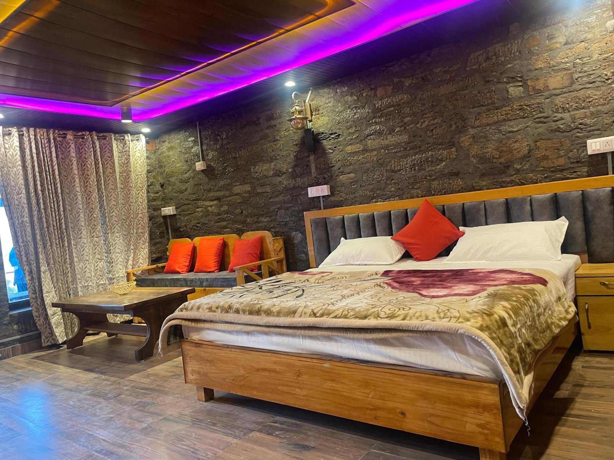 Nature Villaas Basa Homestay Pauri Exterior foto