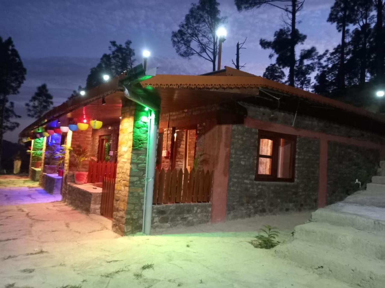 Nature Villaas Basa Homestay Pauri Exterior foto