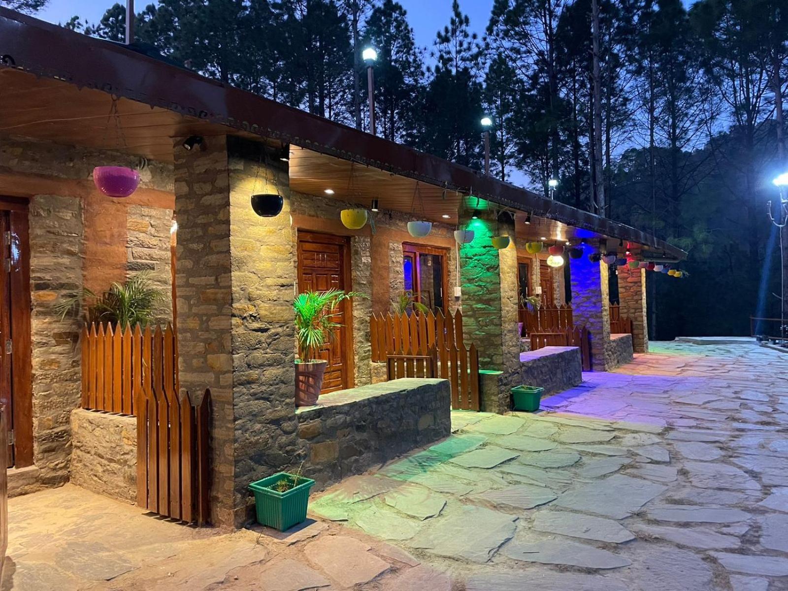 Nature Villaas Basa Homestay Pauri Exterior foto