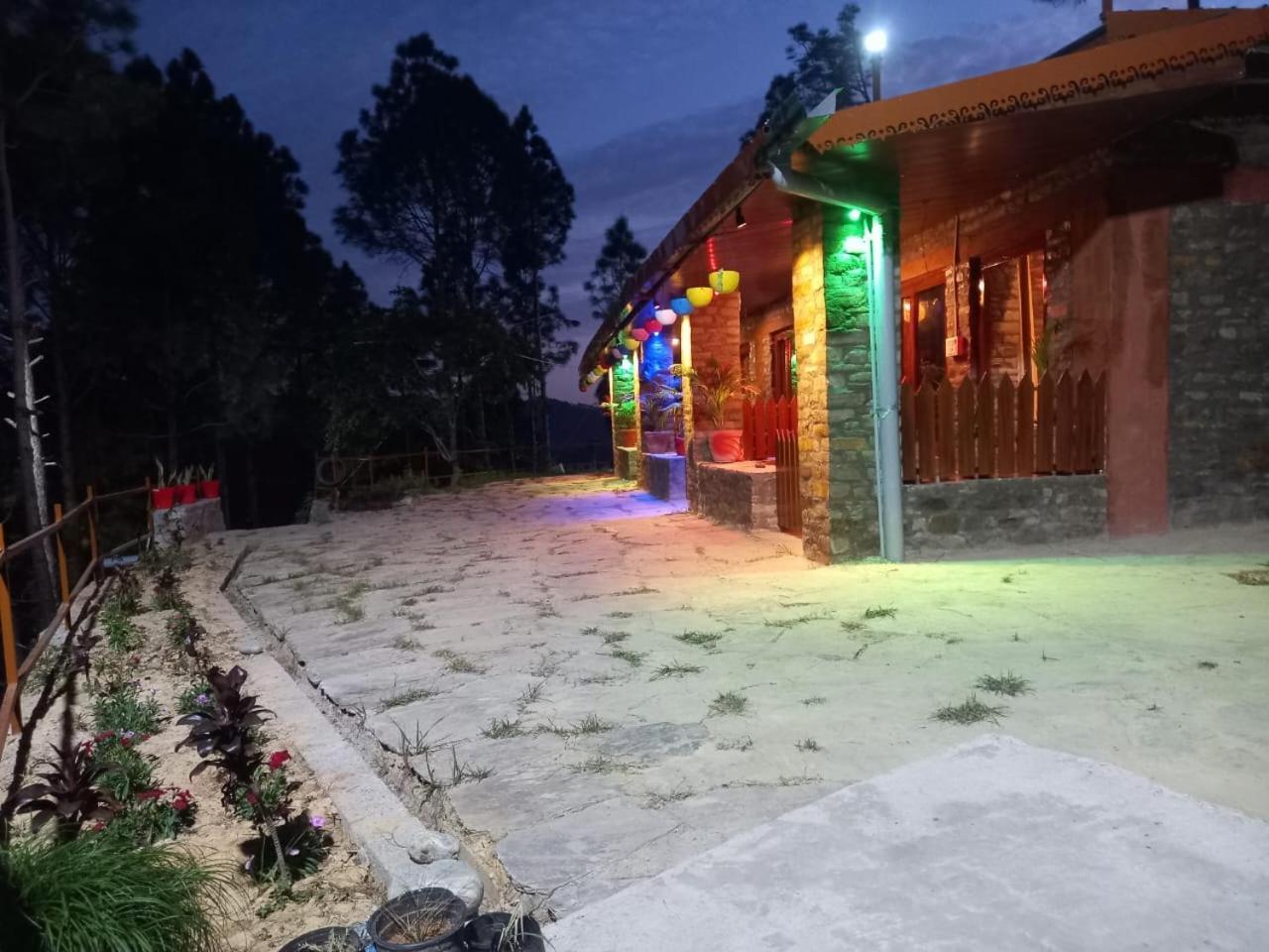 Nature Villaas Basa Homestay Pauri Exterior foto