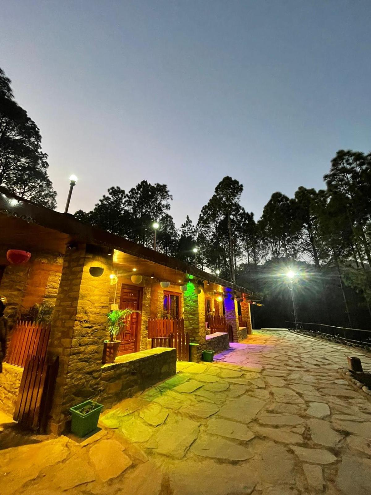 Nature Villaas Basa Homestay Pauri Exterior foto