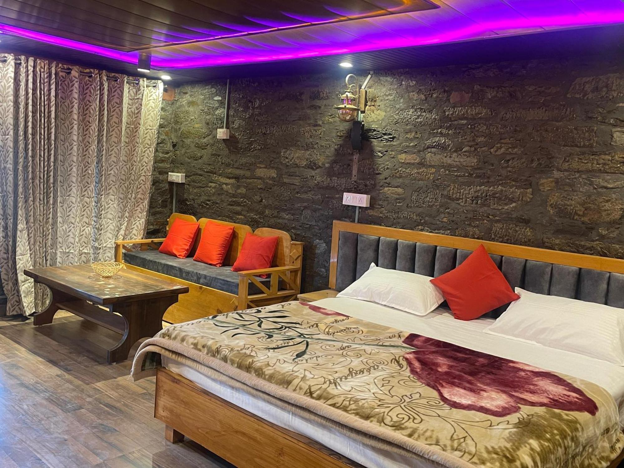 Nature Villaas Basa Homestay Pauri Exterior foto