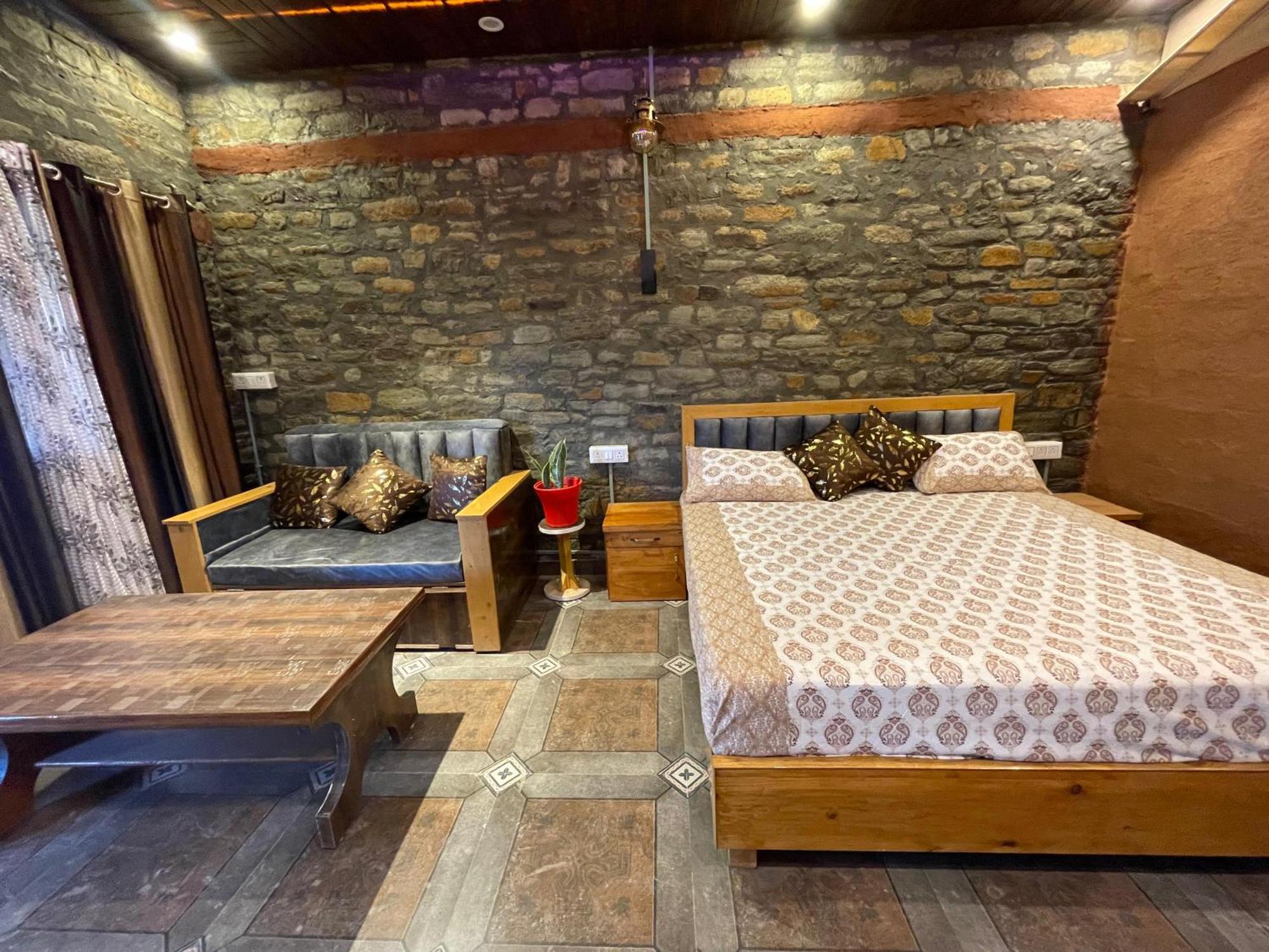 Nature Villaas Basa Homestay Pauri Exterior foto